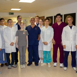 В Федеральном центре нейрохирургии в Тюмени приняли в команду сразу 8 молодых специалистов
