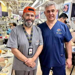 Федеральный центр нейрохирургии в Тюмени посетил врач нейрохирург, профессор из Чили. Зарубежный врач поделился авторскими методиками с участниками мастер-класса