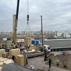 В центр привезли долгожданный аппарат — биплановый ангиограф, с его помощью врачи – нейрохирурги смогут проводить сложнейшие манипуляции