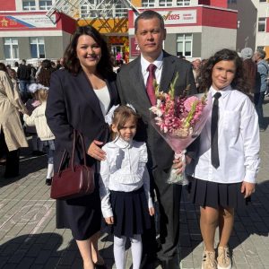 Снова звонок, и снова школа! День знаний для детей сотрудников Федерального центра нейрохирургии в Тюмени и пациентов – пора новых открытий