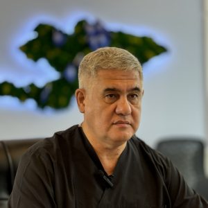 Мировые технологии теперь в Кыргызстане: известный врач-нейрохирург Альберт Суфианов и врачи ФЦН в Тюмени поделились опытом по лечению двигательных расстройств