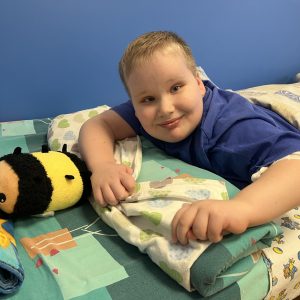 Маленькие пациенты центра увезут домой новогодние подарки. Их по традиции вручил детям главный врач – Альберт Суфианов