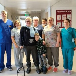 После операции жизнь изменилась: много гуляю, руки восстанавливаю, ноги. Тюменка 13 лет жила с гигантской опухолью позвоночника